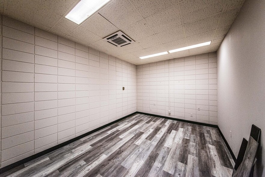 More Photos Of 3000 Irvin Cobb Dr, Paducah Warehouse For Sale