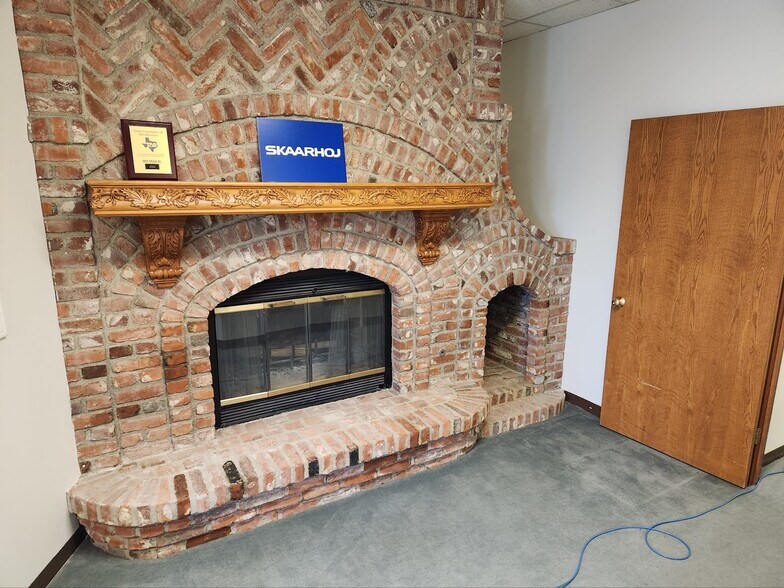 More Photos Of 178 S Victory Blvd, Burbank Office For Lease