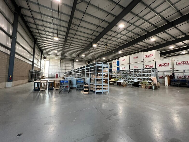 More Photos Of 2801 W Evergreen Dr, Appleton Warehouse For Lease