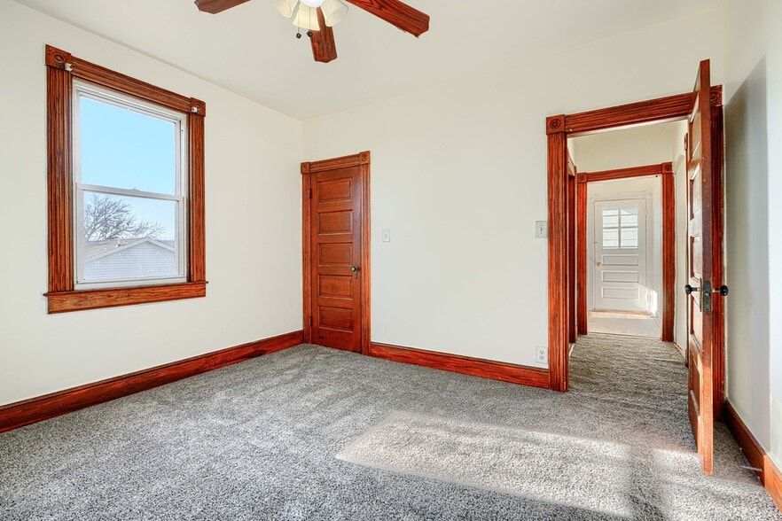 More Photos Of 10-14 E Overlea Ave, Baltimore Apartments For Sale