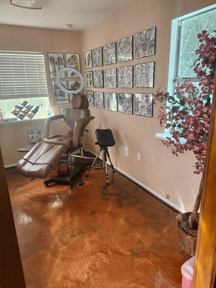 More Photos Of 424 Grand Ave, Bacliff Office For Sale