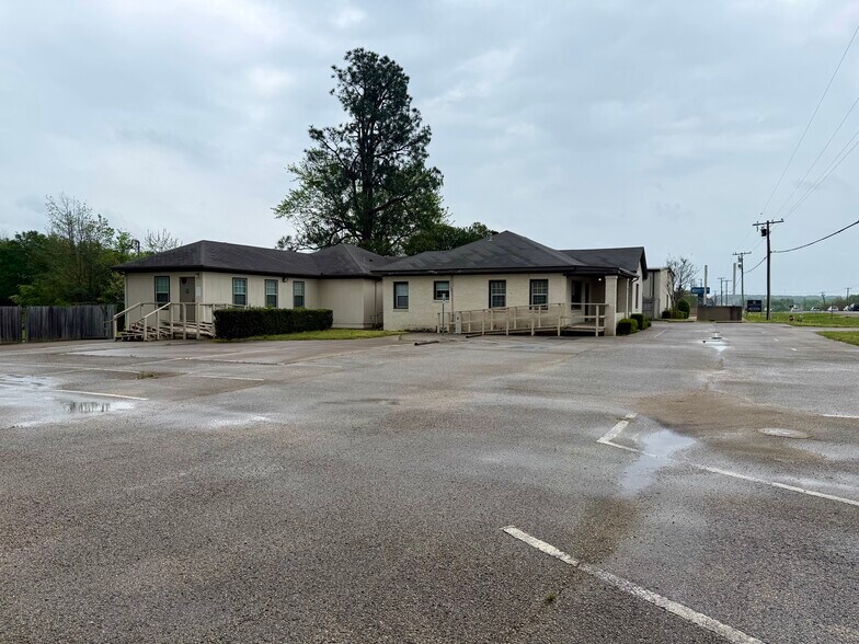 Primary Photo Of 2410 S Main St, Lindale Office For Sale
