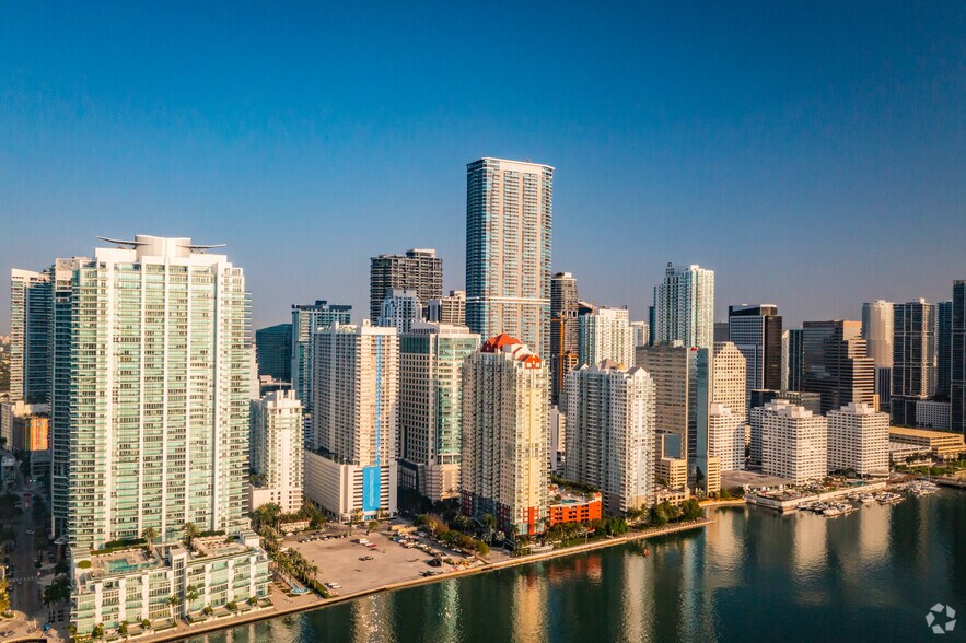 More Photos Of 1111 Brickell Ave, Miami Office For Lease