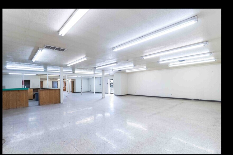 More Photos Of 7212 E Main St, Farmington Warehouse For Sale