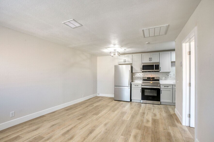 More Photos Of 317 S 9th St, Las Vegas Apartments For Sale