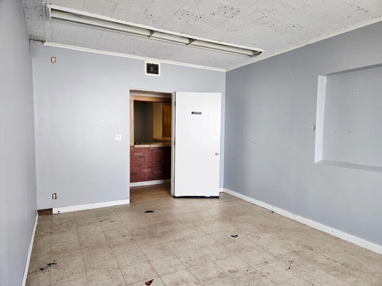 More Photos Of 220 E Galena Blvd, Aurora Storefront For Sale