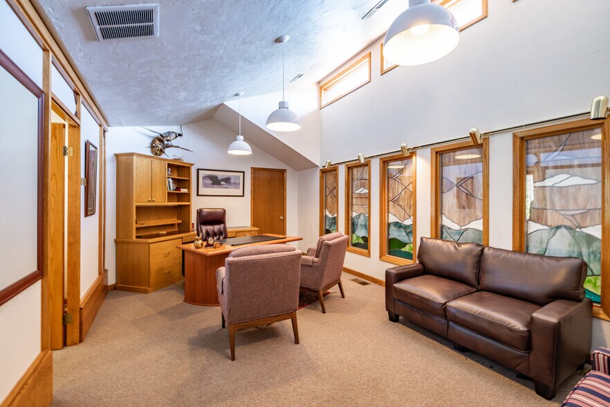 More Photos Of 1010 S Main St, Lebanon Loft Creative Space For Lease