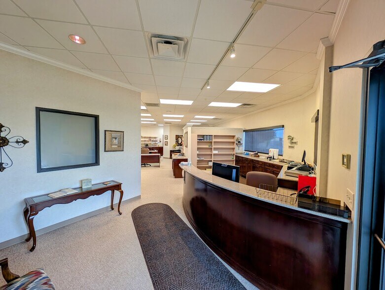 More Photos Of 6900 Sanger Ave, Waco Office For Sale