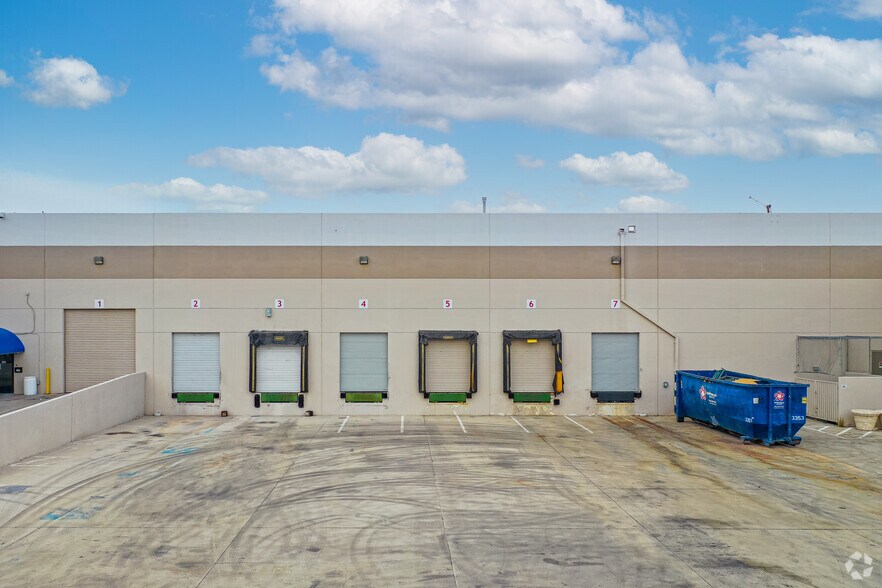 More Photos Of 3325-3326 W Oquendo Rd, Las Vegas Warehouse For Lease