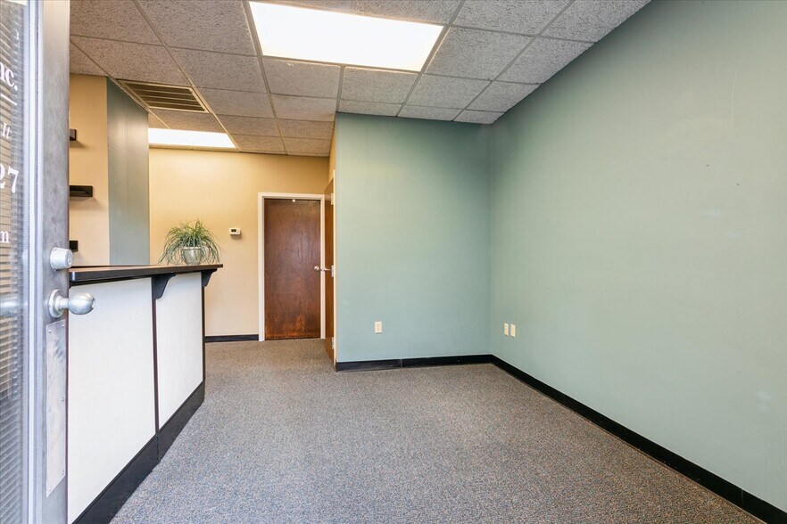 More Photos Of 732 Thimble Shoals Blvd, Newport News Office For Sale