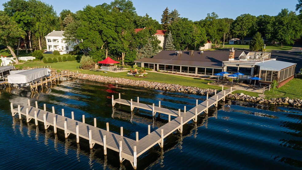 More Photos Of 380 S Lawson Dr, Green Lake Restaurant For Sale