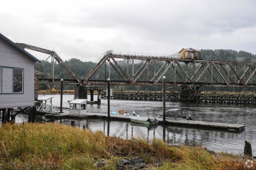 More Photos Of 6750 Or-126 Hwy, Florence Marina For Sale
