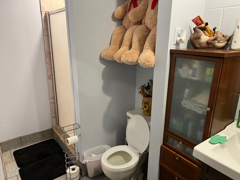 More Photos Of 503-505 S Main St, Calvert Restaurant For Sale