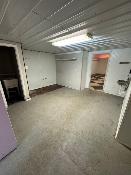 More Photos Of 109 W Monroe St, Herrin Storefront Retail Residential For Sale