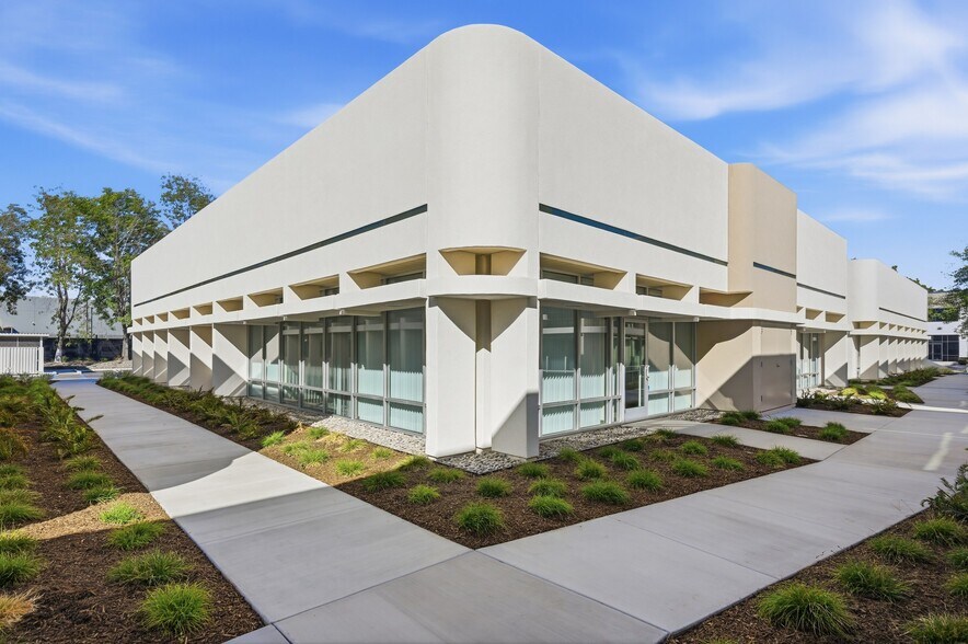 More Photos Of 1371 Warner Ave, Tustin Unknown For Lease