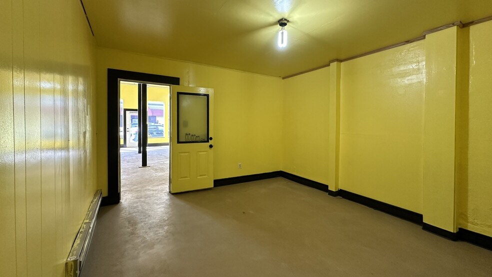 More Photos Of 408 Pacific Ave S, Kelso Storefront For Lease