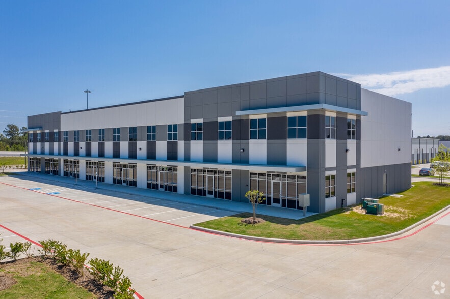 More Photos Of 13911 Service Center Dr, Tomball Light Distribution For Lease