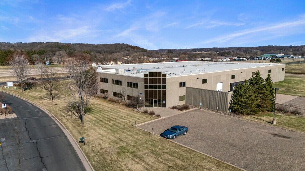 More Photos Of 610 Whitetail Blvd, River Falls Warehouse For Lease