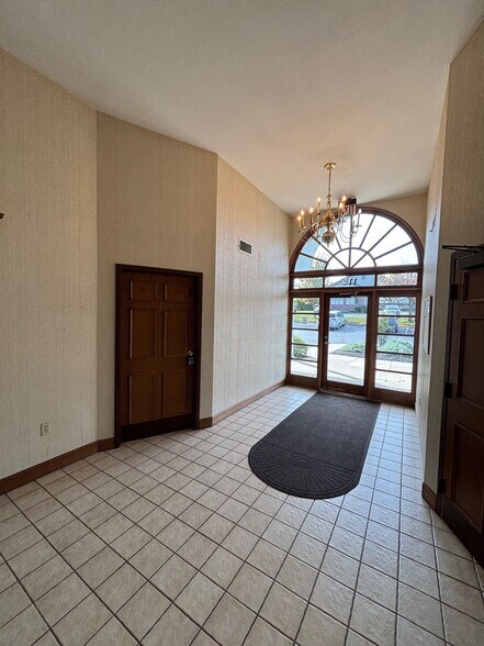 More Photos Of 115 S Tippecanoe Dr, Tipp City Office For Lease