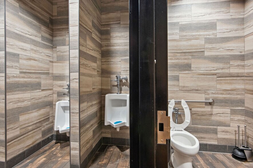 More Photos Of 2470 Gum Branch Rd, Jacksonville Restaurant For Sale