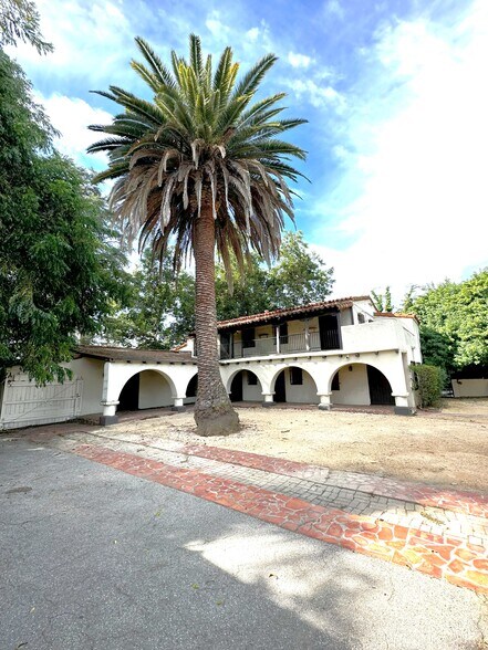 More Photos Of 10623 Riverside Dr, North Hollywood Office For Lease