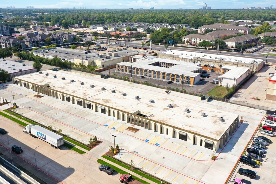 More Photos Of 9000 Parkwest Dr, Houston Light Distribution For Lease