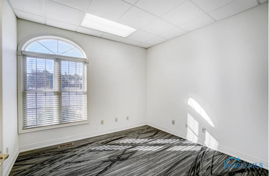 More Photos Of 2135 Tiffin Ave, Findlay Office For Sale