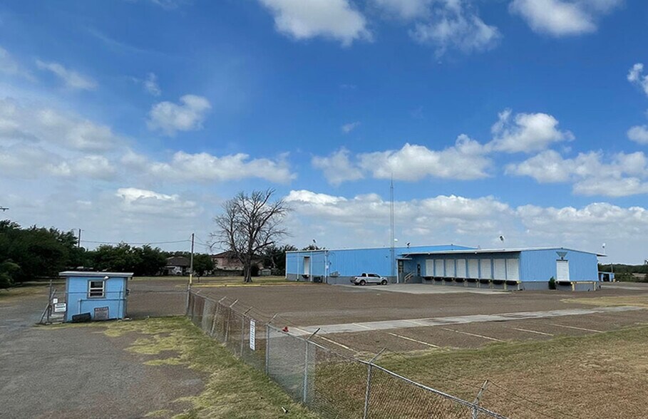 More Photos Of 1605 Military Rd, Brownsville Distribution For Lease
