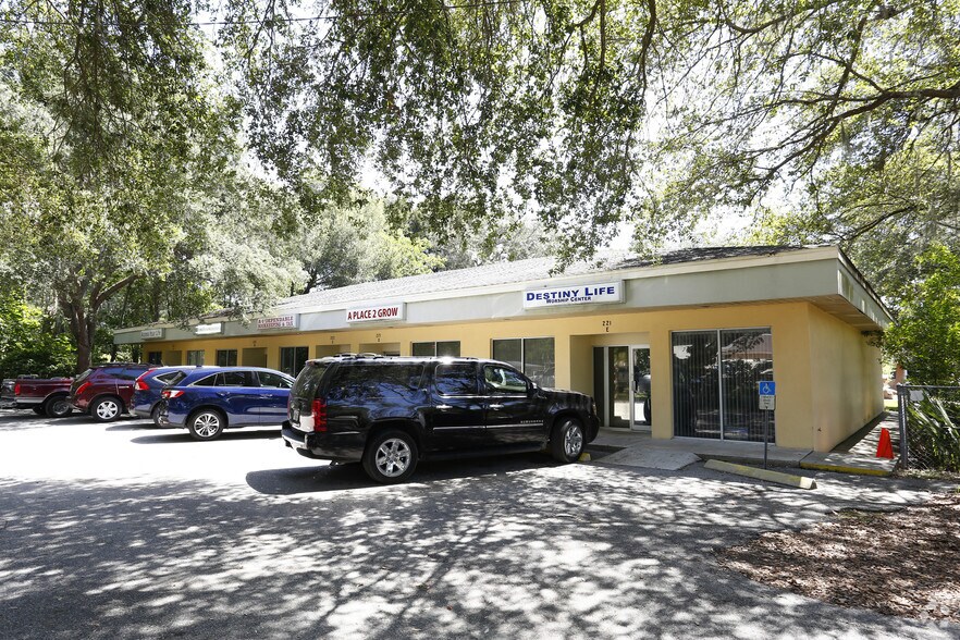 Primary Photo Of 221 Pauls Dr, Brandon Loft Creative Space For Lease