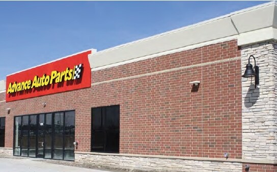 More Photos Of 1386 Butterfield Rd, Aurora Freestanding For Lease