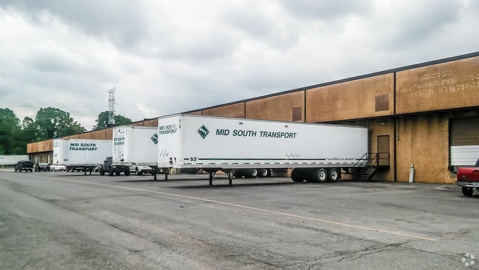 More Photos Of 2688-2732 Barris Dr, Memphis Distribution For Lease