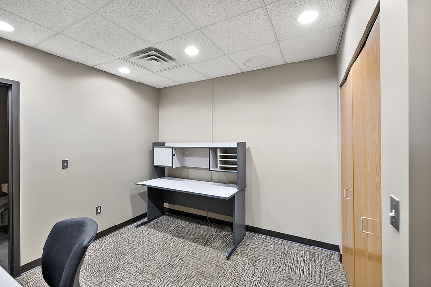 More Photos Of 1794 N Lapeer Rd, Lapeer Medical For Lease