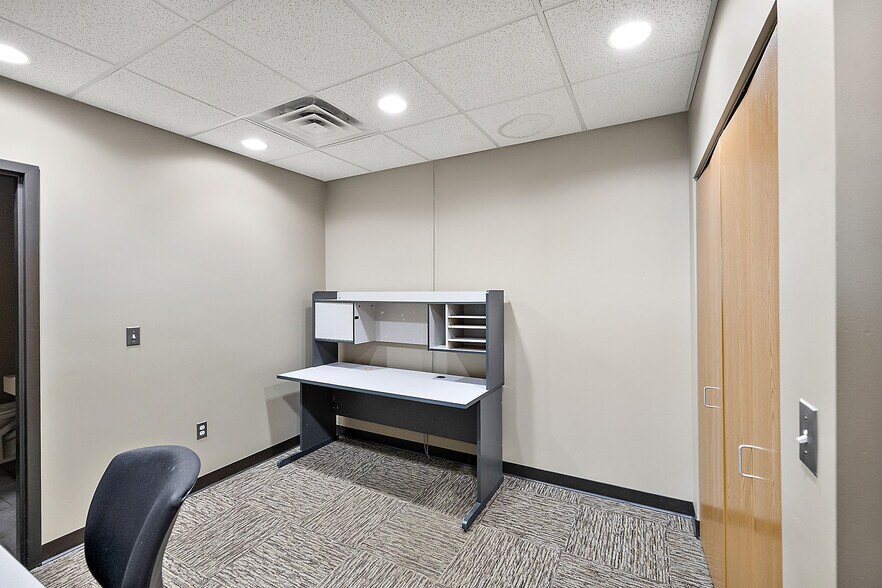 More Photos Of 1794 N Lapeer Rd, Lapeer Medical For Sale
