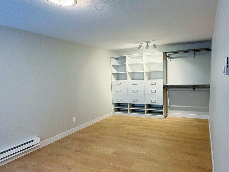 More Photos Of 906-910 6th St S, Kirkland Apartments For Sale
