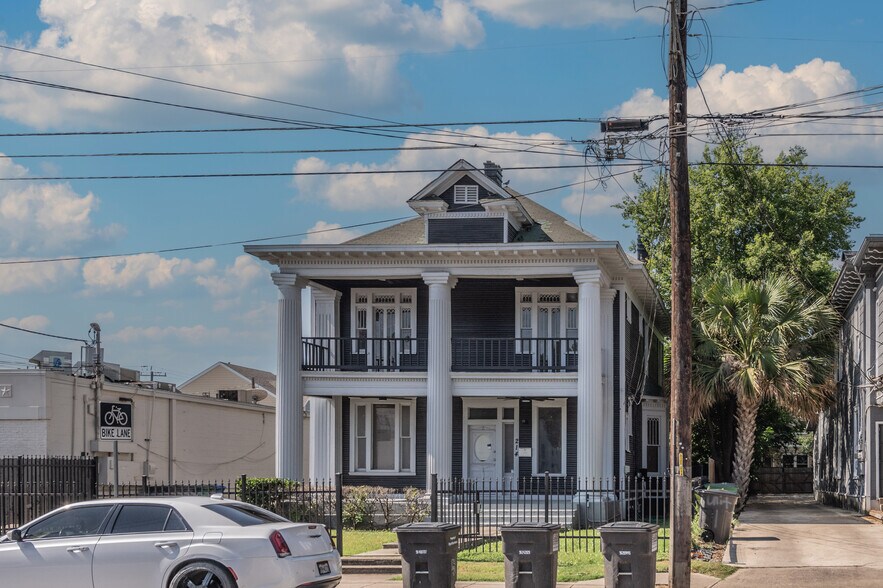 More Photos Of 214 E Ashby Pl, San Antonio Office For Lease