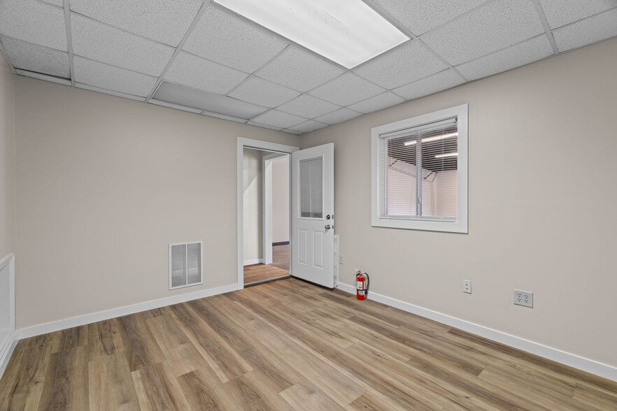 More Photos Of 10063 US-72, Rogersville Warehouse For Lease