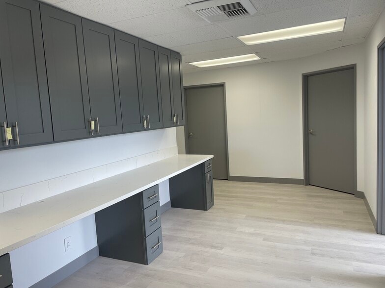 More Photos Of 900 S Main St, Corona Medical For Lease