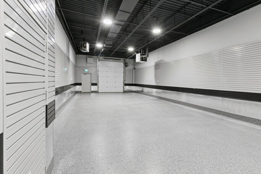 More Photos Of 2721 Markham Rd, Toronto Showroom For Lease