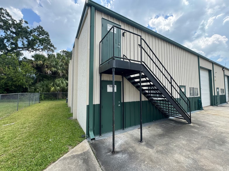 More Photos Of 702 W Park Ave, Edgewater Warehouse For Sale