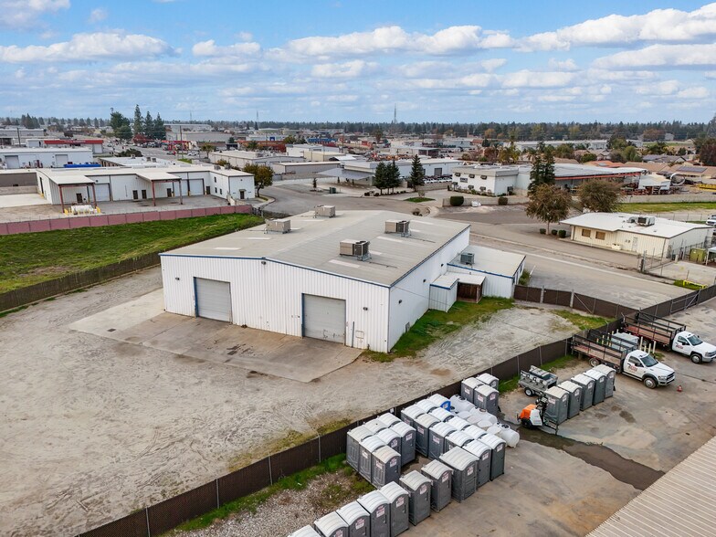 More Photos Of 6303 Seven Seas Ave, Bakersfield Warehouse For Lease