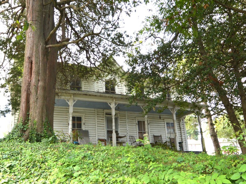 More Photos Of 709 E Jackson Ave, Vinton Specialty For Sale