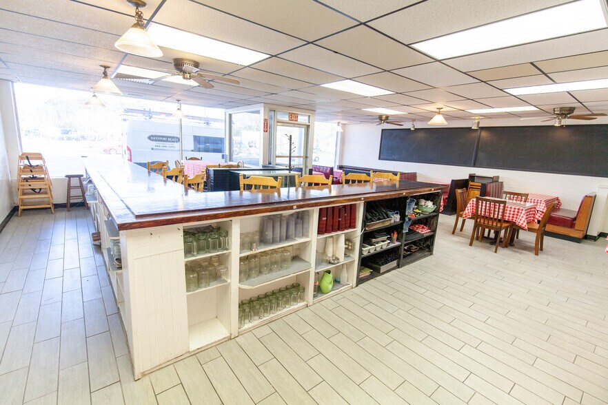 More Photos Of 1068-1078 Route 28, South Yarmouth Freestanding For Lease