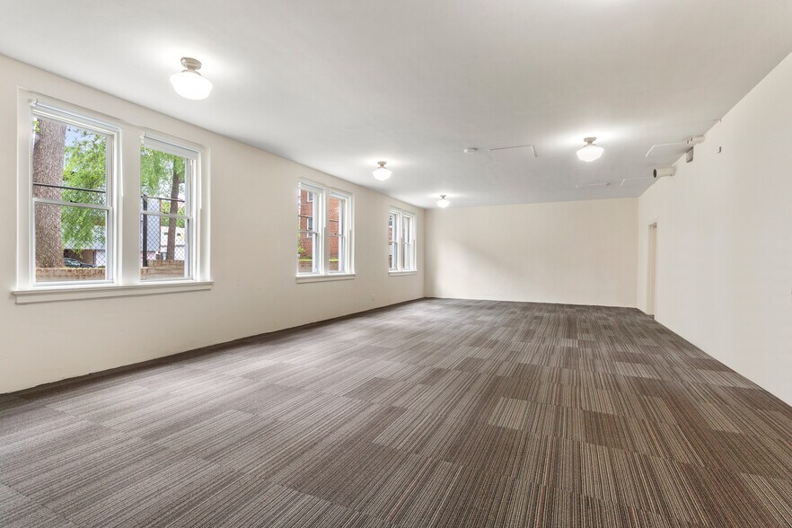 More Photos Of 312 Sycamore St, Decatur Office For Sale