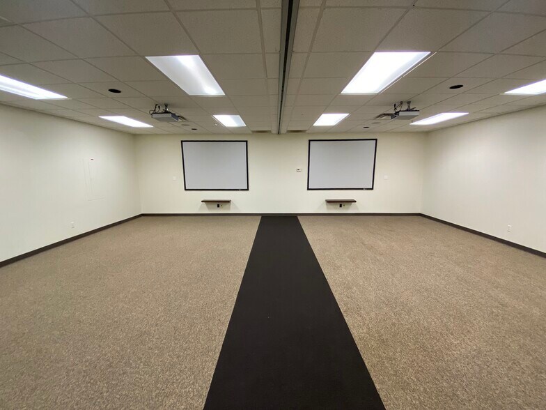 More Photos Of 2110 Fox Dr, Champaign Office For Sale