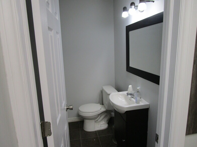 More Photos Of 11211 180 St NW, Edmonton Flex For Sale