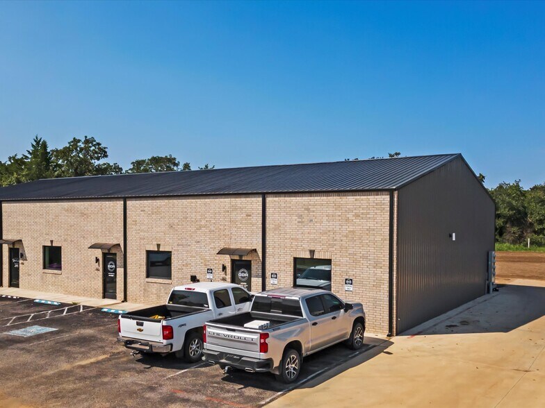 More Photos Of 801 S Tyler Ave, Blanchard Office For Sale