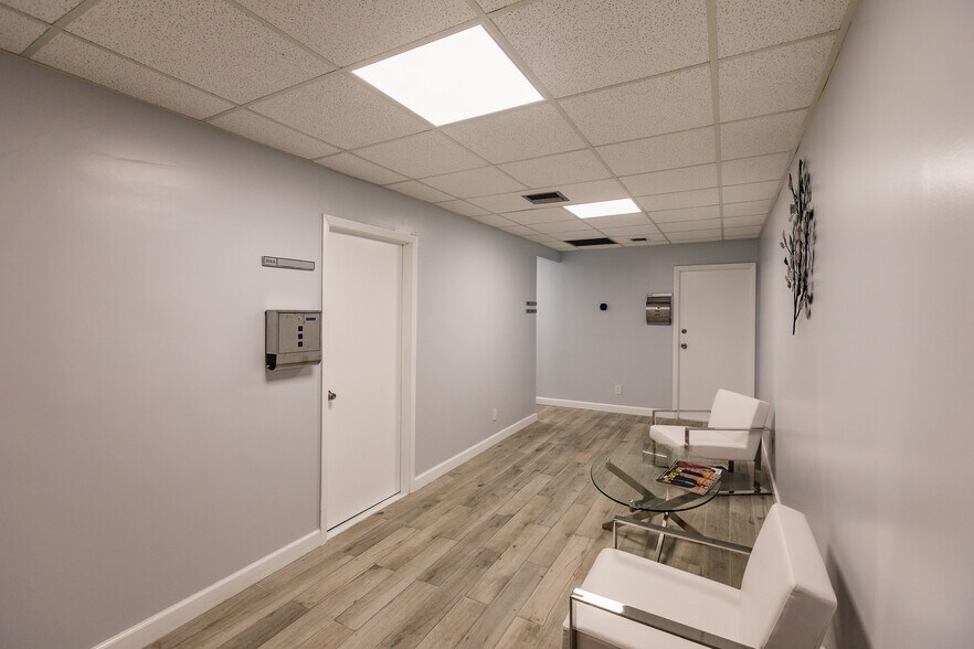 More Photos Of 501 Golden Isles Dr, Hallandale Beach Office For Lease