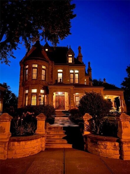 More Photos Of 809 Hall St, Saint Joseph Hospitality For Sale