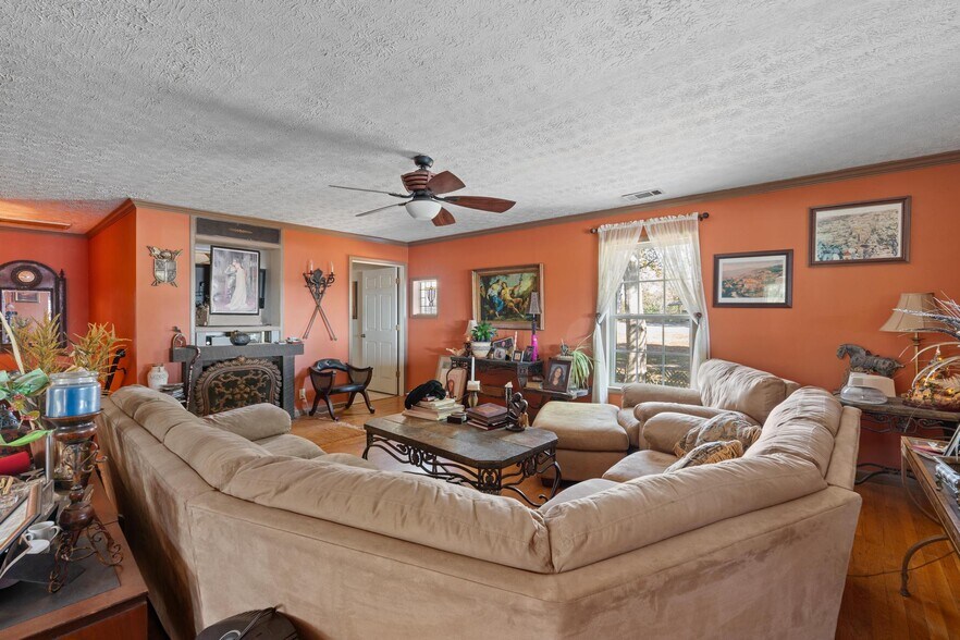 More Photos Of 607 Butts Mill Rd, Pine Mountain General Retail For Sale