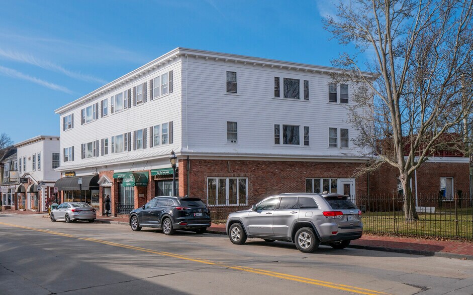 More Photos Of 103 Bellevue Ave, Newport Restaurant For Sale